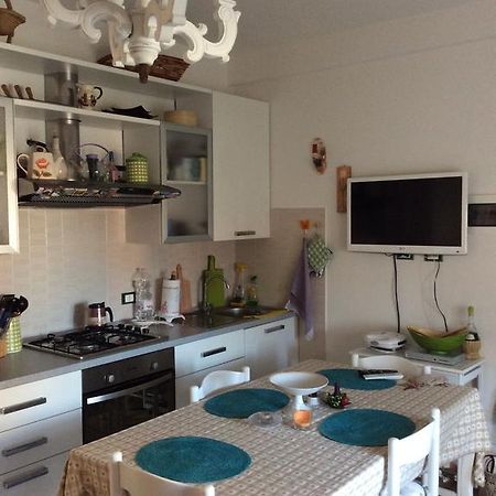 Dolce casa di Elena Apartamento Nettuno Habitación foto
