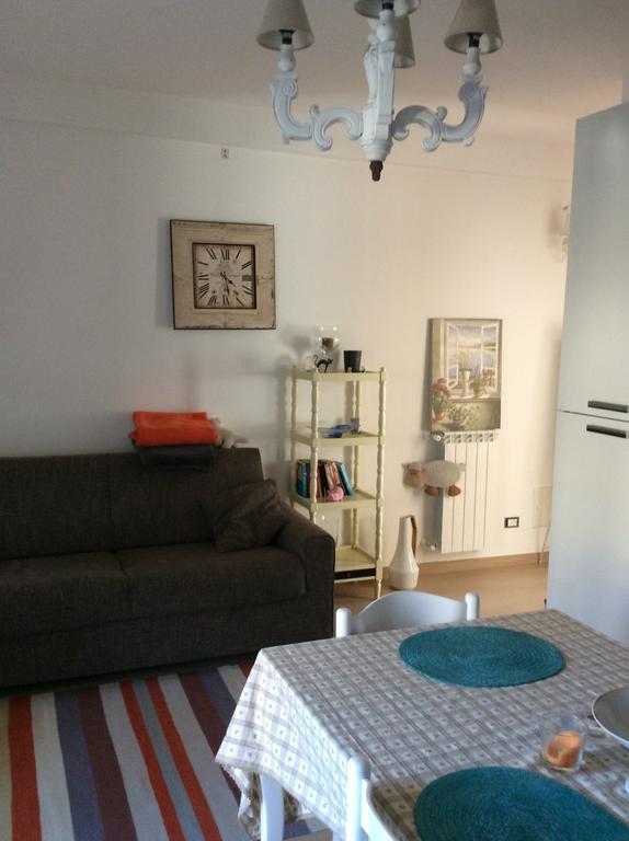 Dolce casa di Elena Apartamento Nettuno Habitación foto
