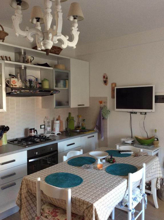 Dolce casa di Elena Apartamento Nettuno Habitación foto